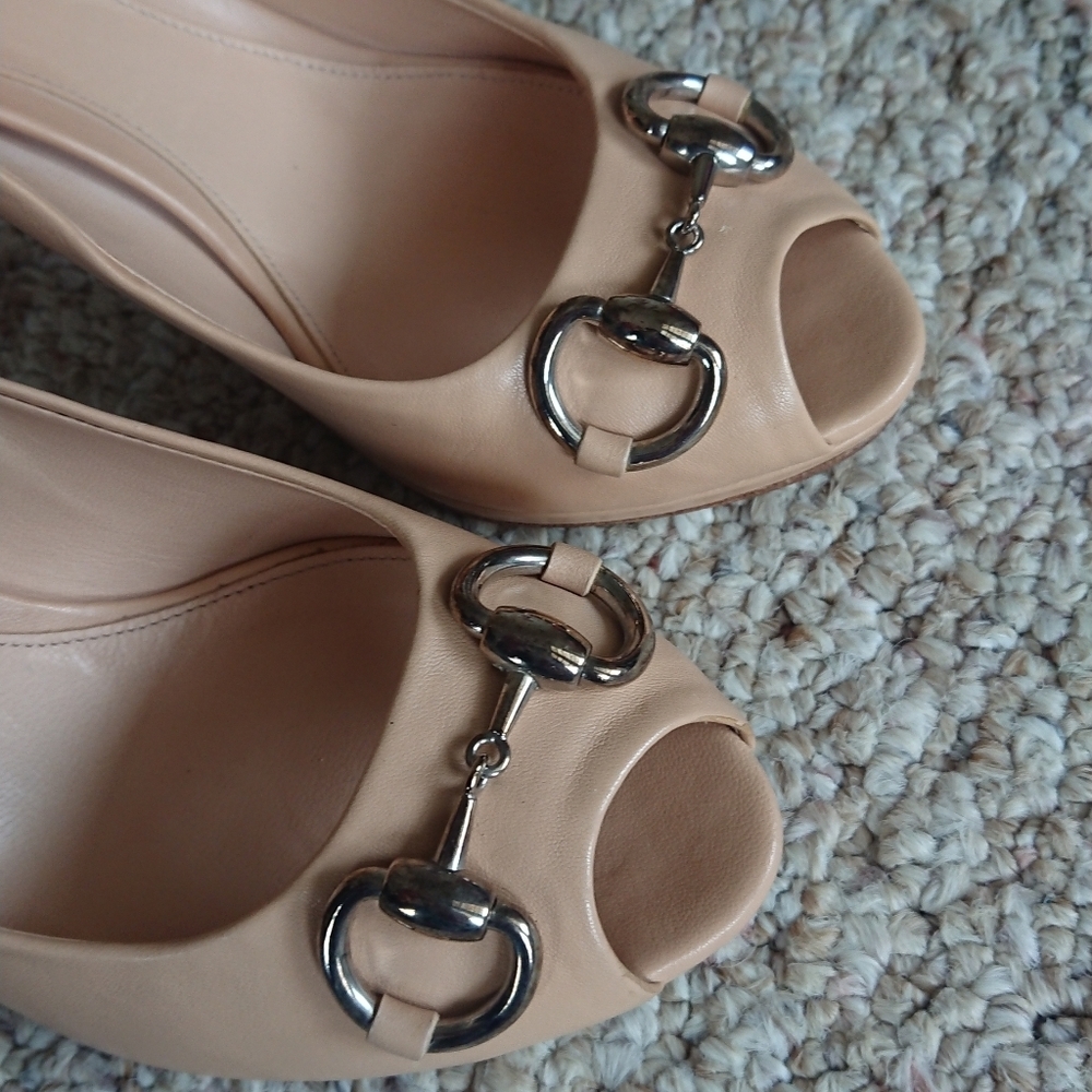 Gucci Nude/beige Peep-Toe Horsebit Pumps size 6.5 - Picture 7 of 15
